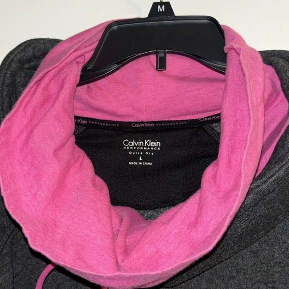 Calvin Klein performance quick dry sweatshirt - Picture 2 of 5